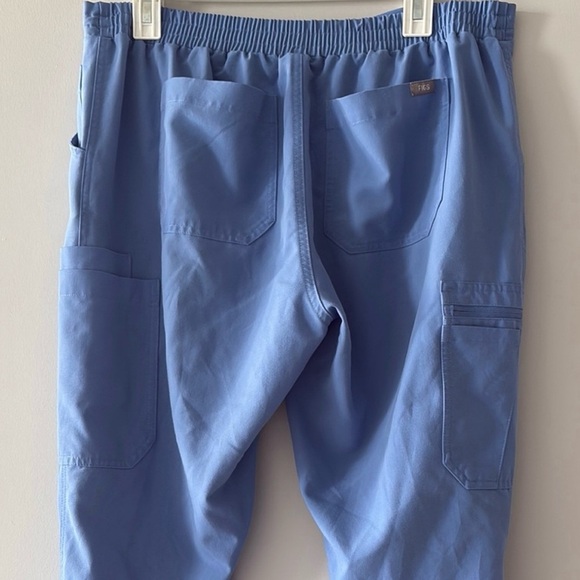 Figs 2 piece nurse scrubs set Blue V-Neck Top with pockets + jogger style Pants - Picture 6 of 17